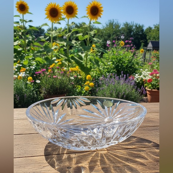 Large 9” Sunflower crystal decorative bowl 24%pbO made in western Germany - Picture 1 of 6